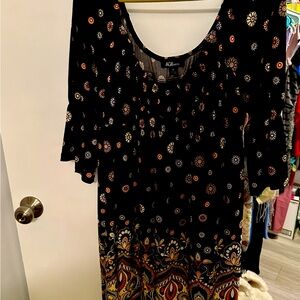 Beautiful Fall dress, stretchy material. Rouched, flowy and comfortable.